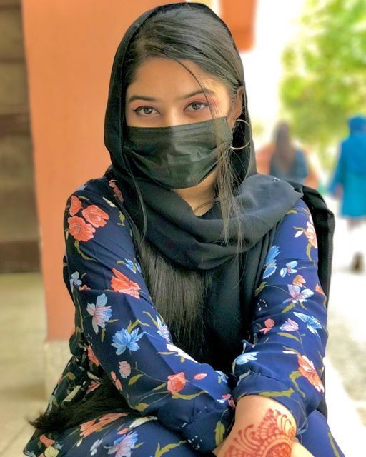 Stylish mask girl Pic Stylish mask girl Pic
