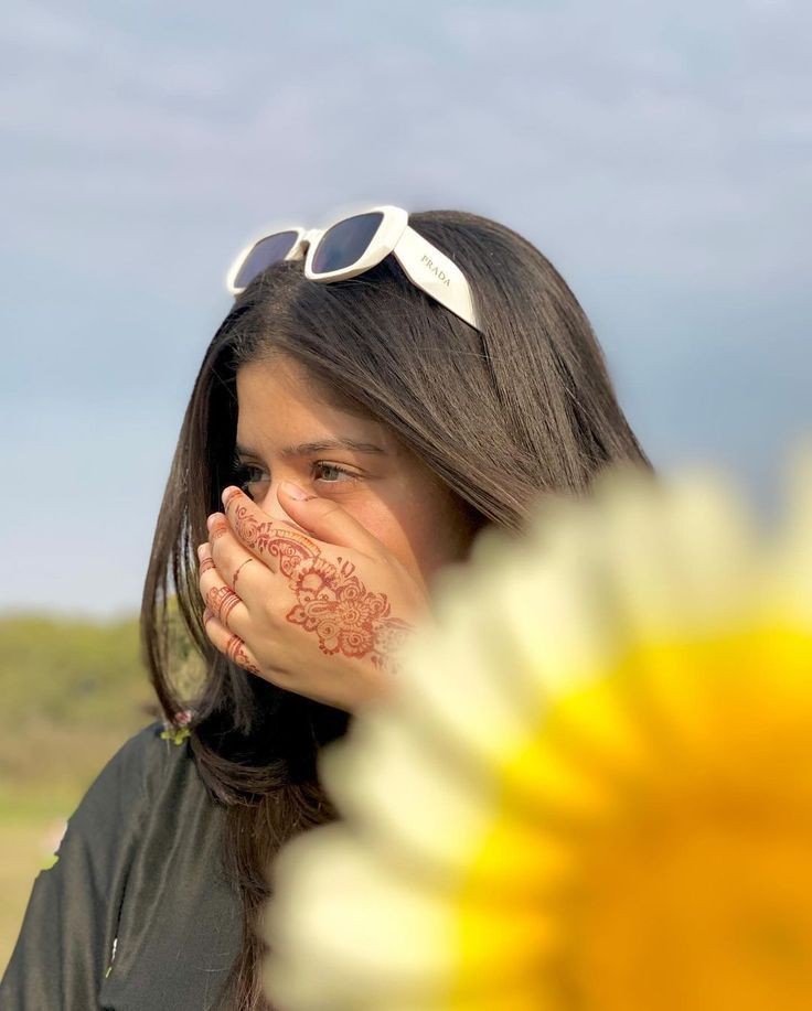 hide face girl pic hide face girl pic